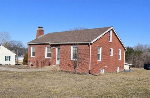 Tiny photo for 1114 W Liberty Drive, Liberty, MO 64068 (MLS # 2601157)