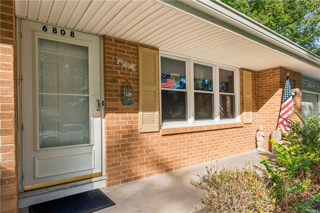 6808 Larsen Lane