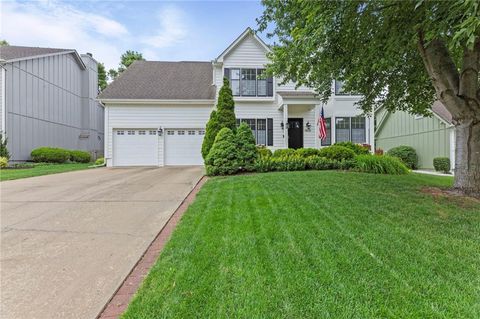 Photo of 14001 W 114th Terrace, Olathe, KS 66215 (MLS # 2620941)