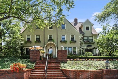 Photo of 239 W 52nd Street, Kansas City, MO 64112 (MLS # 2583642)