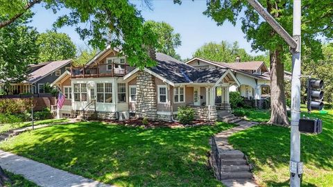 Photo of 5850 Brookside Boulevard, Kansas City, MO 64113 (MLS # 2612859)