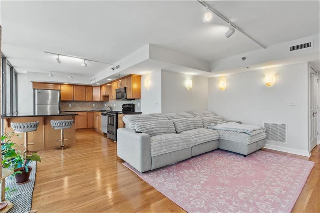 600 Admiral Boulevard 904