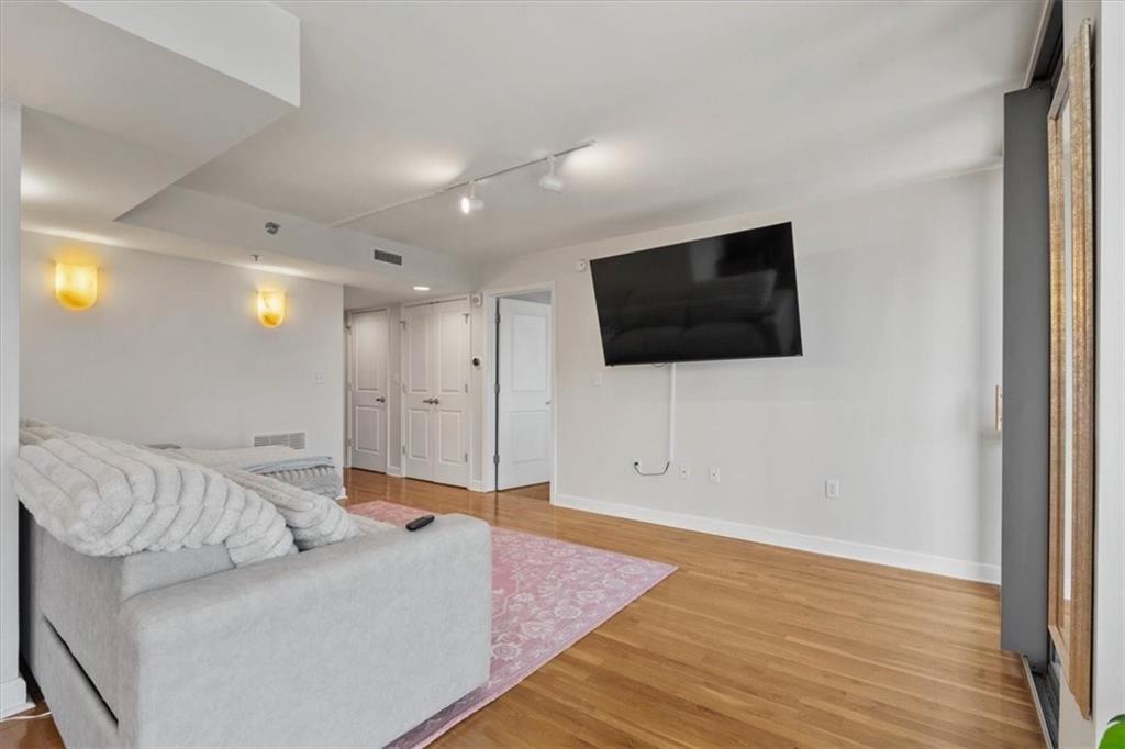 600 Admiral Boulevard 904