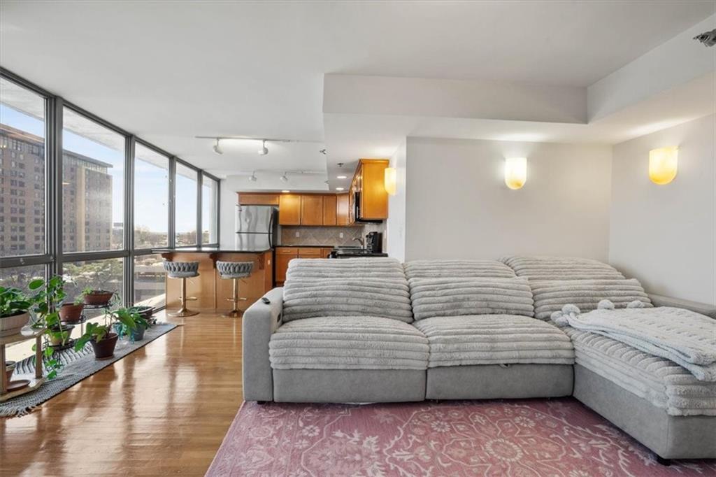 600 Admiral Boulevard 904