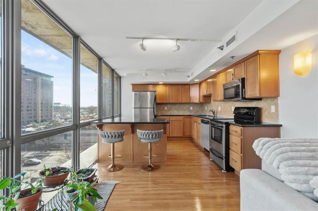 600 Admiral Boulevard 904