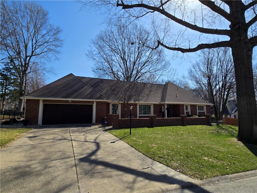 203 NW OXFORD Lane

                                                                             Lee's Summit                                

                                    , MO - $565,000