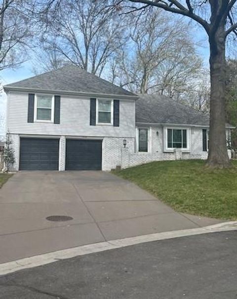 7626 canterbury Drive Prairie Village KS 66208