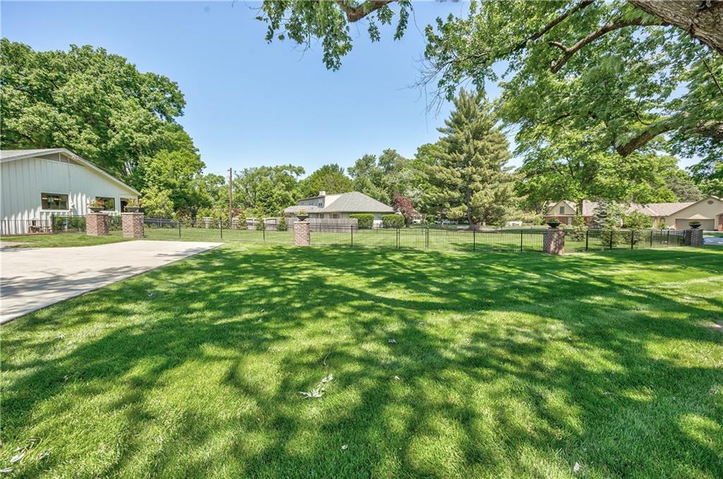 8600 Reinhardt Lane