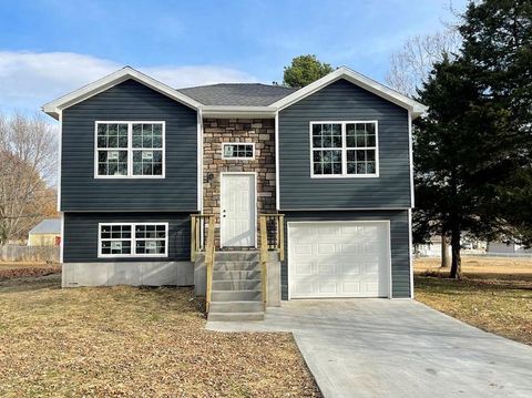 1712 S Jackson Street El Dorado Springs MO 64744