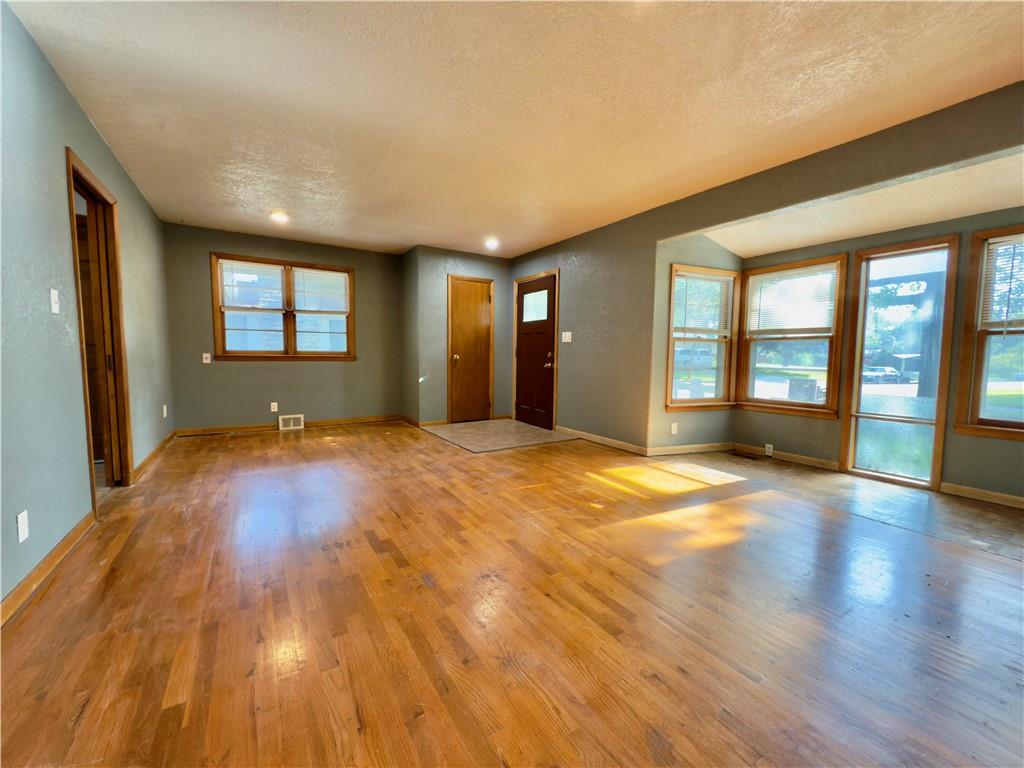 923 Crestline Drive