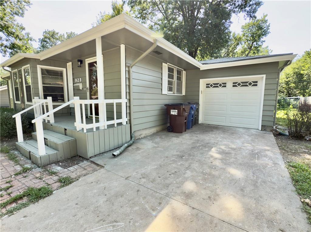 923 Crestline Drive