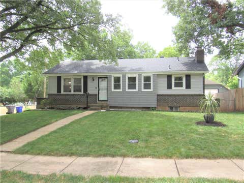 Photo of 605 E Johnston Street, Olathe, KS 66061 (MLS # 2633669)