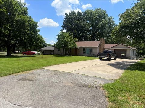 Photo of 1723 Berry Road, Independence, MO 64057 (MLS # 2630281)