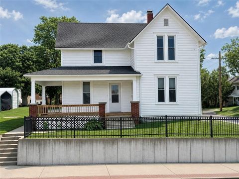 Photo of 222 W 4th Street, Maryville, MO 64468 (MLS # 2626821)