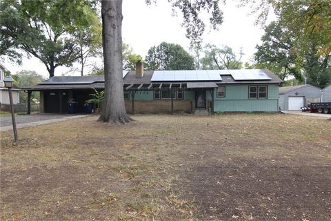 1204 E 108th Street Kansas City MO 64131