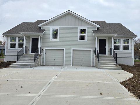 513/515 W Smith Street Spring Hill KS 66083