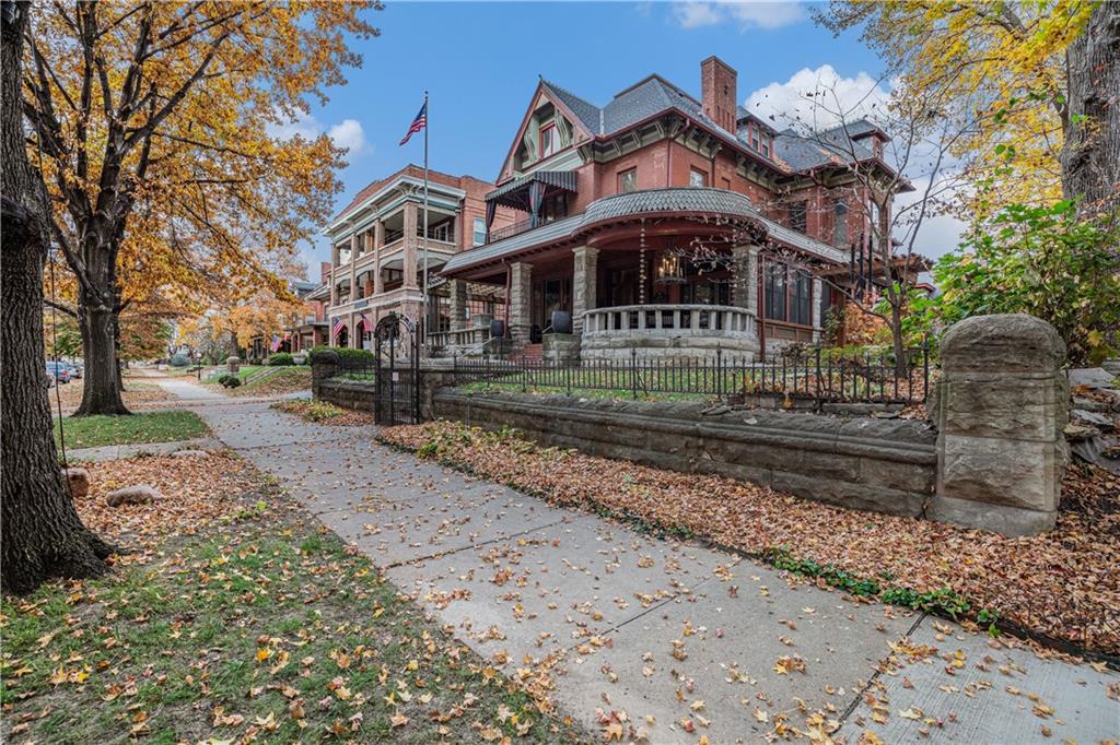 425 Gladstone Boulevard