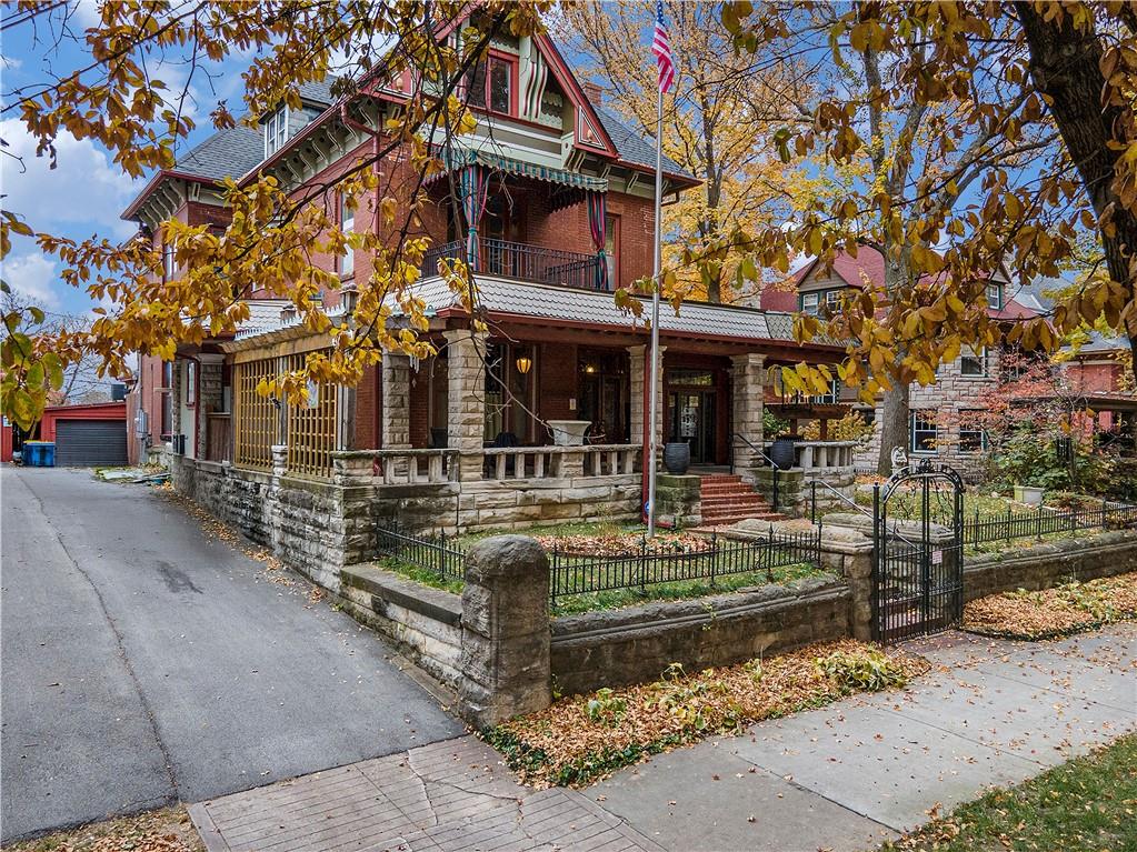 425 Gladstone Boulevard