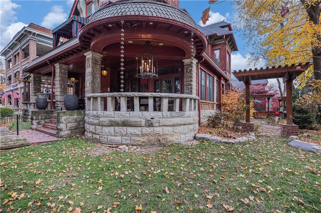 425 Gladstone Boulevard