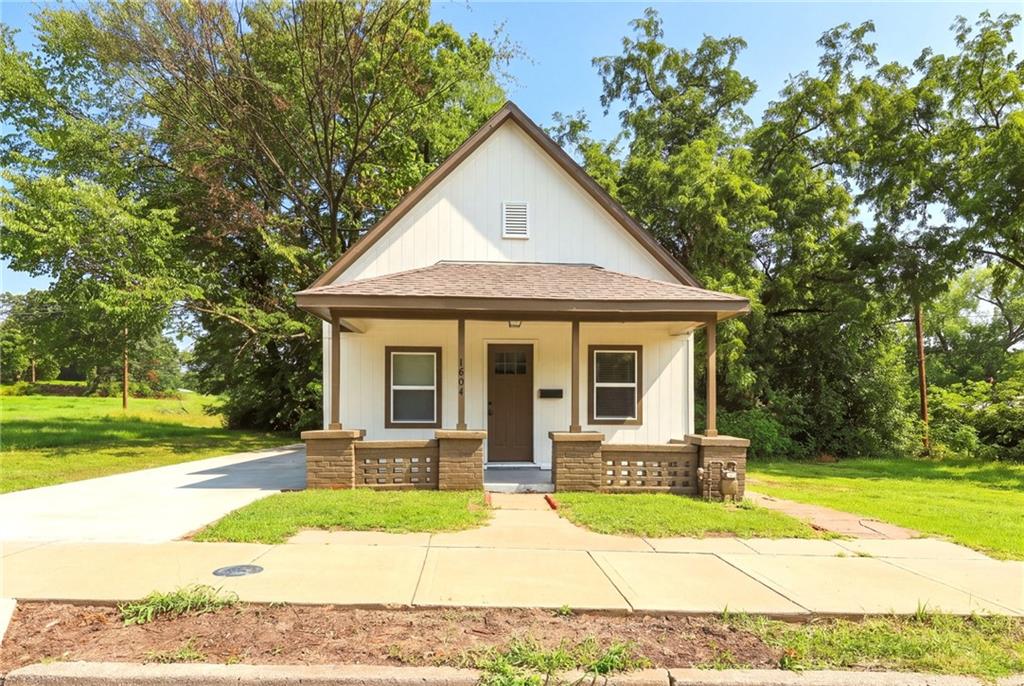 1604 N 9th Street