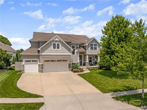 Photo of 15854 W 165th Terrace, Olathe, KS 66062 (MLS # 2619741)