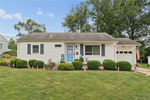 Photo of 2403 59th Street, Gladstone, MO 64118 (MLS # 2637811)