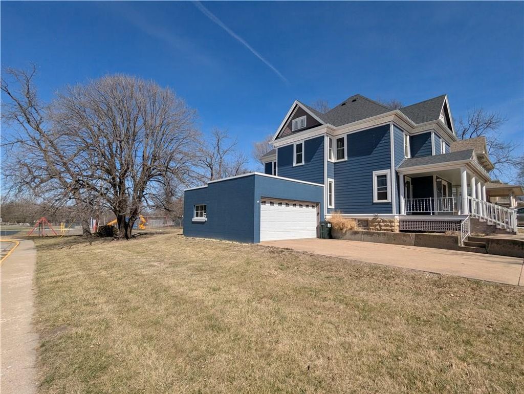 Photo of 500 Miami Street, Hiawatha, KS 66434 (MLS # 2605031)
