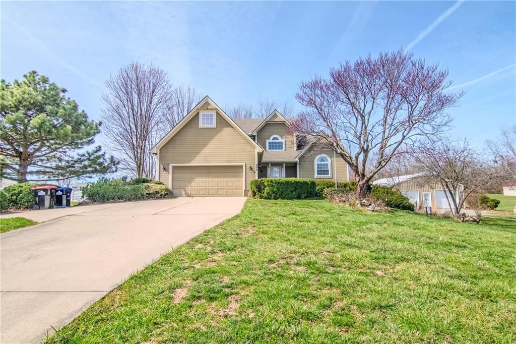 Photo of 904 Allendale Lake Road, Greenwood, MO 64034 (MLS # 2607822)