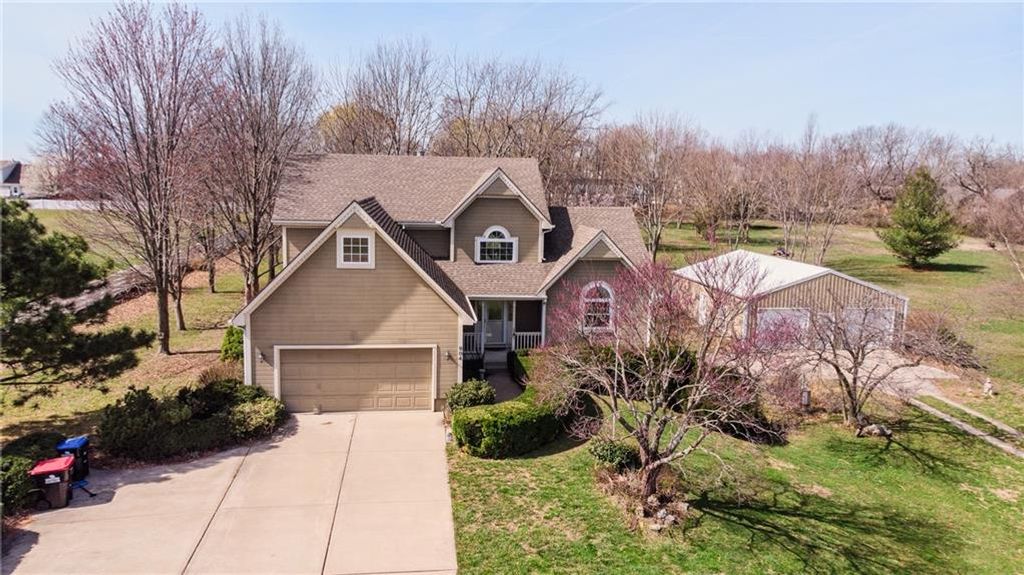 Photo of 904 Allendale Lake Road, Greenwood, MO 64034 (MLS # 2607822)