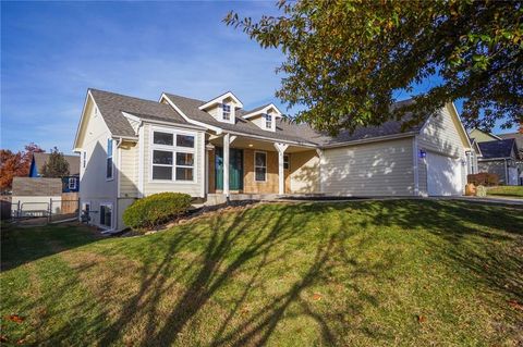 495 E 13th Street, Tonganoxie, KS 66086 - MLS#: 2587164