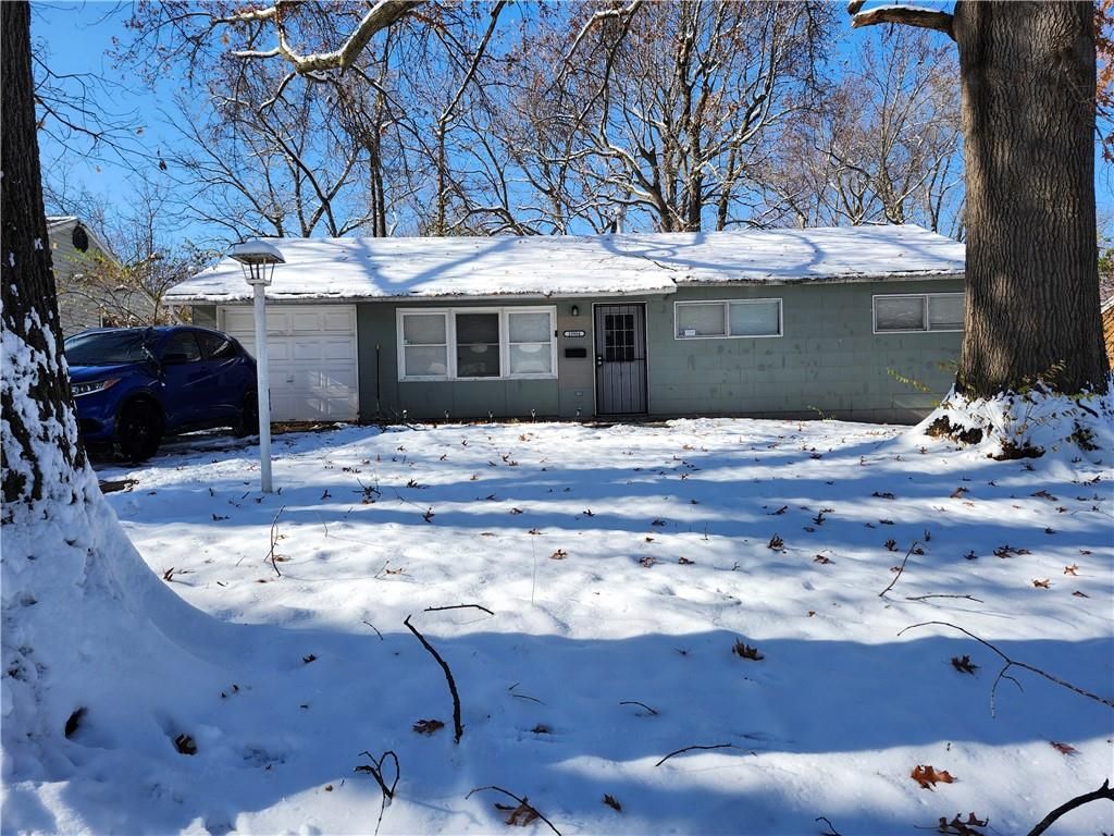 Photo of 10804 Newton Avenue, Kansas City, MO 64134 (MLS # 2592168)