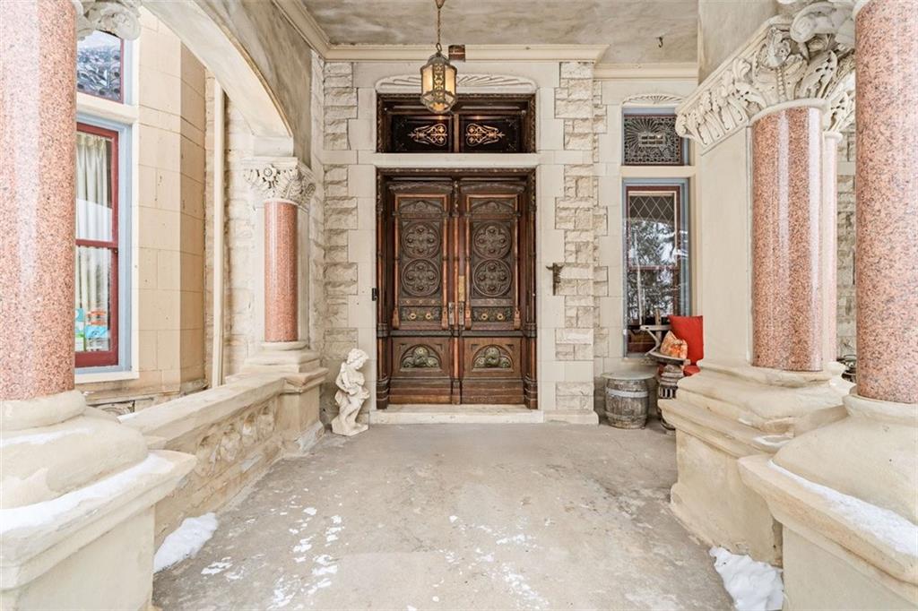 809 Hall Street