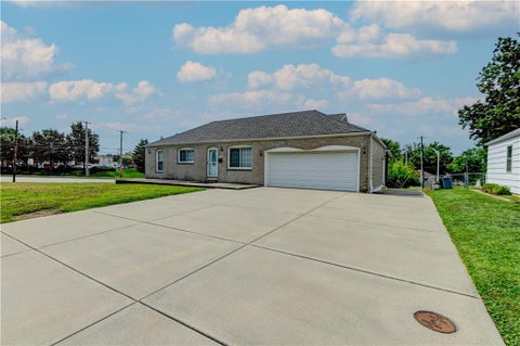 Photo of 218 SW Opal Drive, Lees Summit, MO 64081 (MLS # 2638258)