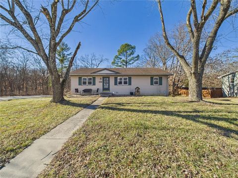 611 Short Street, Knob Noster, MO 65336 - #: 2596565