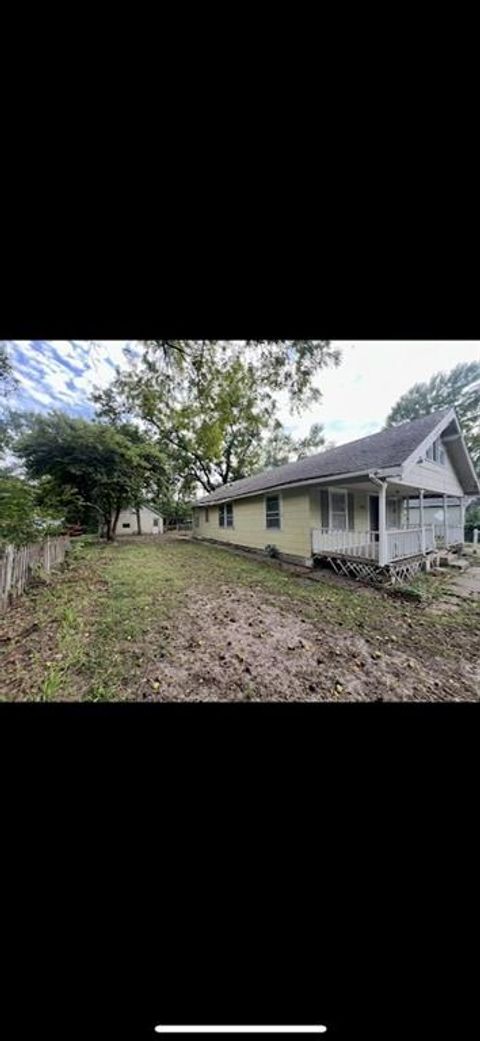2001 Esterly Avenue Kansas City KS 66103