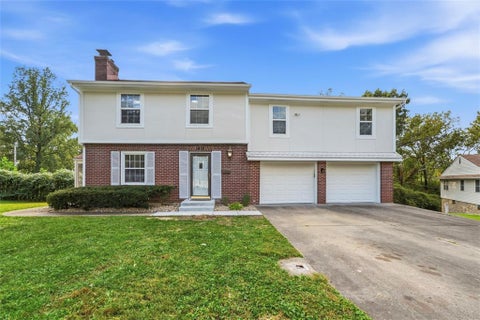Photo of 5416 NE Circle Drive, Kansas City, MO 64119 (MLS # 2646933)