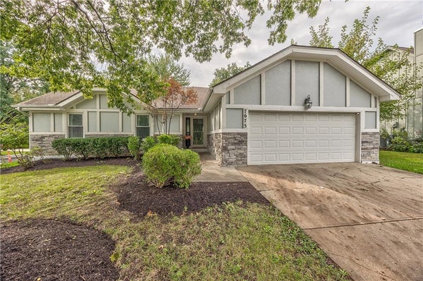 7673 W 152ND ST, OVERLAND PARK, KS 66223 - Image 2bdde07e892d86b385d389308cb5df0e/4021098420