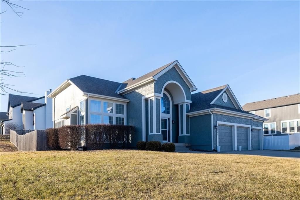 Photo of 18002 Rollins Drive, Smithville, MO 64089 (MLS # 2597669)