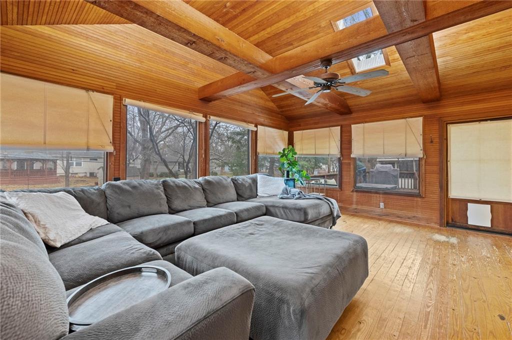 9005 Grandview Drive