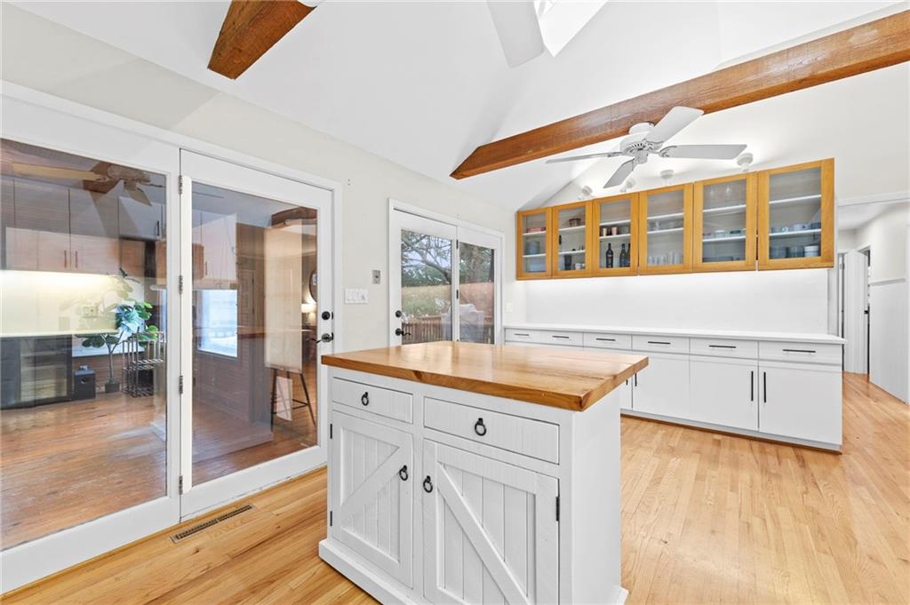 9005 Grandview Drive