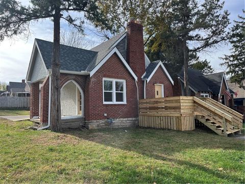 Photo of 2819 E 63rd Street, Kansas City, MO 64130 (MLS # 2615660)