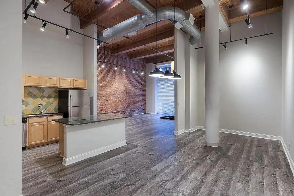 609 Central Street 1102