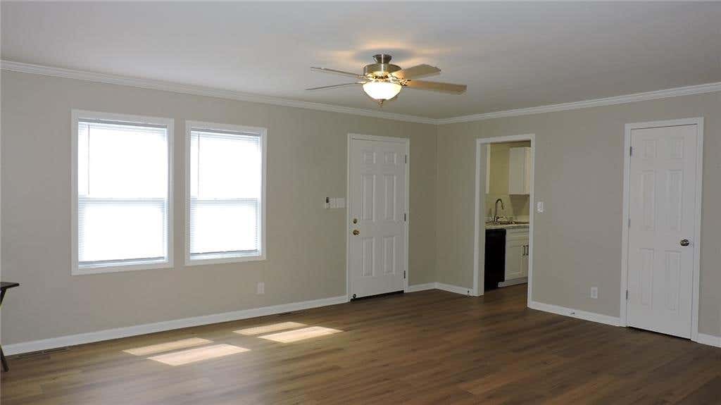 Photo of 1715 N Pearl Street, Independence, MO 64050 (MLS # 2627401)