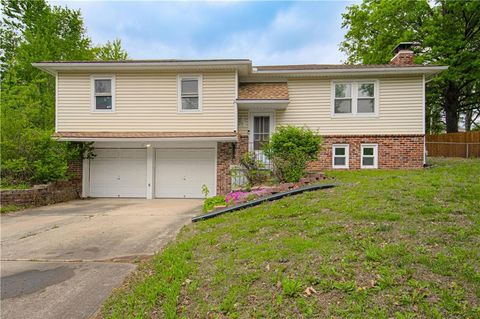 Photo of 823 Englewood Street, Lansing, KS 66043 (MLS # 2616320)