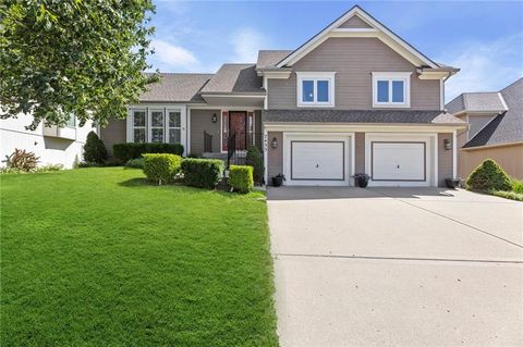 Photo of 7433 N Smalley Avenue, Kansas City, MO 64158 (MLS # 2628627)