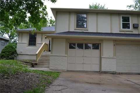 Photo of 1102 W Sheridan Street, Olathe, KS 66061 (MLS # 2623365)
