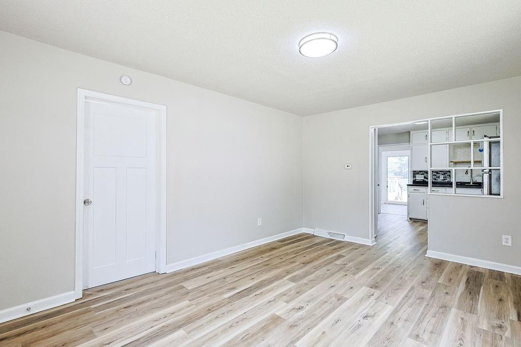307 W Walter Lane