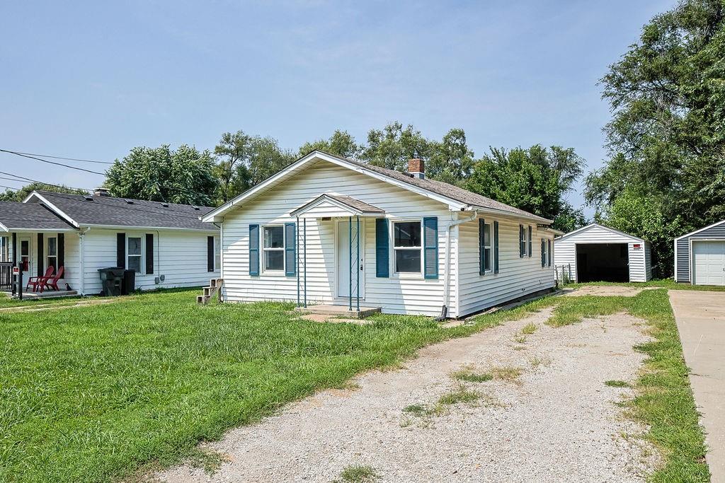 307 W Walter Lane