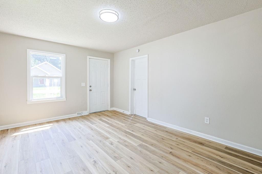 307 W Walter Lane