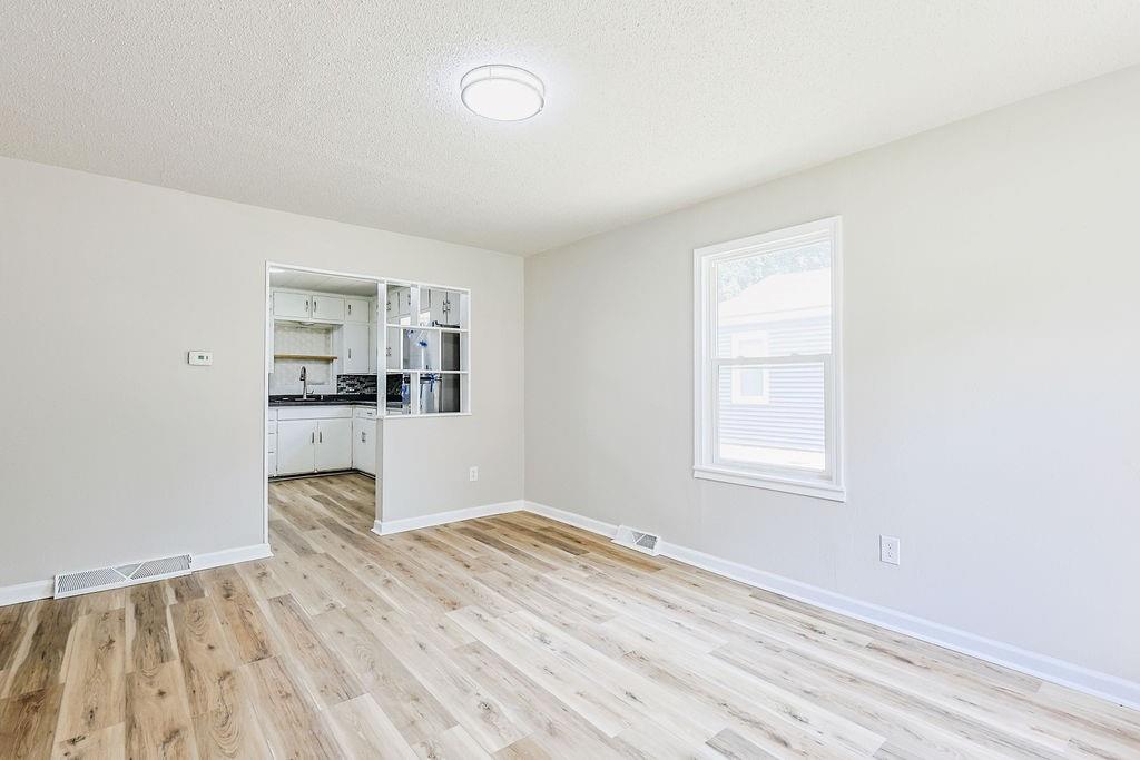 307 W Walter Lane